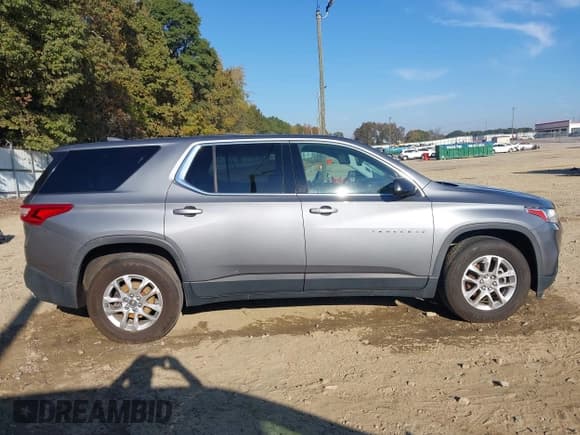 ✅ 2020 Chevrolet Traverse LS • VIN: 1GNERFKW7LJ125986 • Lot: 43445640. Wystawiony na IAAI z przebiegiem 93 583 mil. Bezpłatny archiwum sprzedaży aukcyjnych z USA i szczegółowy raport historii pojazdu na DreamBid. Zdjęcie 14.