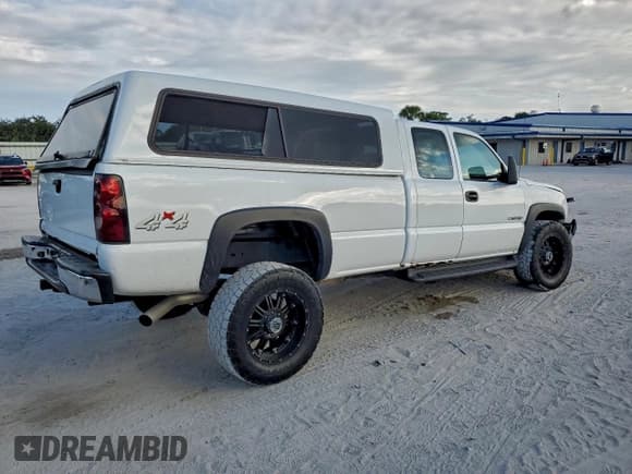 ✅ 2006 Chevrolet Silverado 2500HD Work Truck • VIN: 1GCHK29U06E267732 • Лот: 94176845. Опубликован ранее на Copart с пробегом 263 404 миль. Бесплатный доступ к архиву аукционных продаж из США и подробный отчёт об истории автомобиля на DreamBid. Изображение 3.