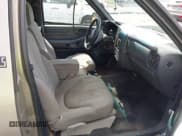 ✅ 2002 GMC Sonoma SLS • VIN: 1GTCS14W528212960 • Лот: 42658195. Опубликован ранее на IAAI с пробегом 189 885 миль. Бесплатный доступ к архиву аукционных продаж из США и подробный отчёт об истории автомобиля на DreamBid. Изображение 5.