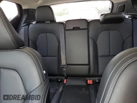 ✅ 2024 Volvo XC40 Plus Dark Theme • VIN: YV4L12UL4R2358985 • Lot: 67275445. Listed on Copart with 11,182 mi. Free auction sales archive from the USA and detailed vehicle history report at DreamBid. Image 10.