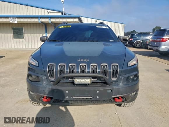 ✅ 2016 Jeep Cherokee Trailhawk • VIN: 1C4PJMBSXGW228404 • Lot: 93773915. Listed on Copart with 136,883 mi. Free auction sales archive from the USA and detailed vehicle history report at DreamBid. Image 5.