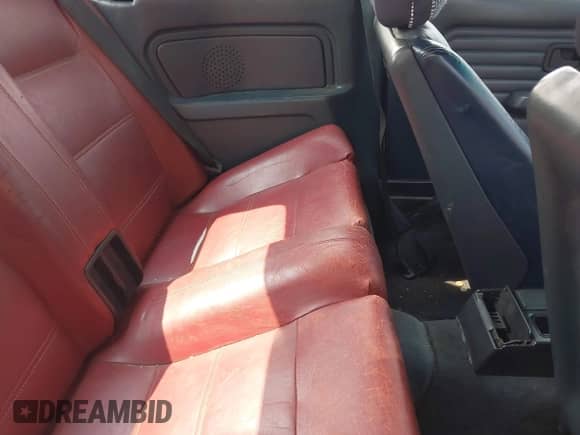 1991 BMW 3 Series z VIN WBABB2315MEC25347, wystawiony jako IAAI lot #42422155 z przebiegiem 163 909 mil mil oraz . Historia ofert i sprzedaży dostępna na DreamBid. Obrazek 8.