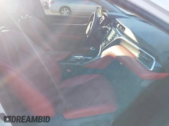 ✅ 2018 Toyota Camry XSE • VIN: 4T1B61HKXJU125001 • Lot: 43584996. Wystawiony na IAAI z przebiegiem 189 606 mil. Bezpłatny archiwum sprzedaży aukcyjnych z USA i szczegółowy raport historii pojazdu na DreamBid. Zdjęcie 5.