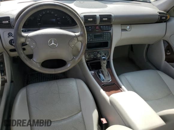 ✅ 2003 Mercedes-Benz C 240 • VIN: WDBRF61J83F332428 • Lot: 80079425. Wystawiony na Copart z przebiegiem 150 443 mil. Bezpłatny archiwum sprzedaży aukcyjnych z USA i szczegółowy raport historii pojazdu na DreamBid. Zdjęcie 8.