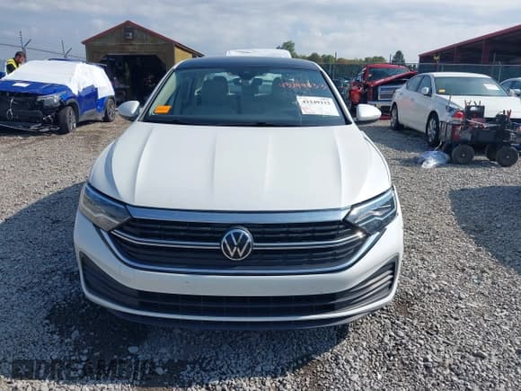 ✅ 2024 Volkswagen Jetta SE • VIN: 3VW7M7BU1RM076314 • Lot: 43249333. Wystawiony na IAAI z przebiegiem 41 868 mil. Bezpłatny archiwum sprzedaży aukcyjnych z USA i szczegółowy raport historii pojazdu na DreamBid. Zdjęcie 12.