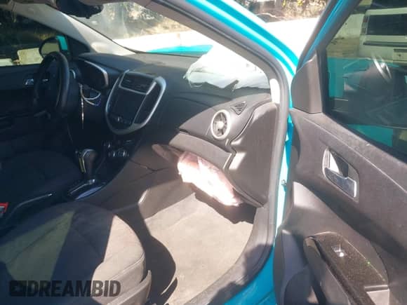 2020 Chevrolet Sonic LT z VIN 1G1JD6SB9L4101926, wystawiony jako IAAI lot #42853614 z przebiegiem 71 732 mil mil oraz . Historia ofert i sprzedaży dostępna na DreamBid. Obrazek 5.