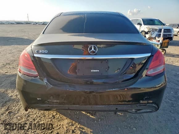 ✅ 2017 Mercedes-Benz C 300 • VIN: 55SWF4JB4HU203985 • Lot: 81244005. Wystawiony na Copart z przebiegiem 108 868 mil. Bezpłatny archiwum sprzedaży aukcyjnych z USA i szczegółowy raport historii pojazdu na DreamBid. Zdjęcie 6.