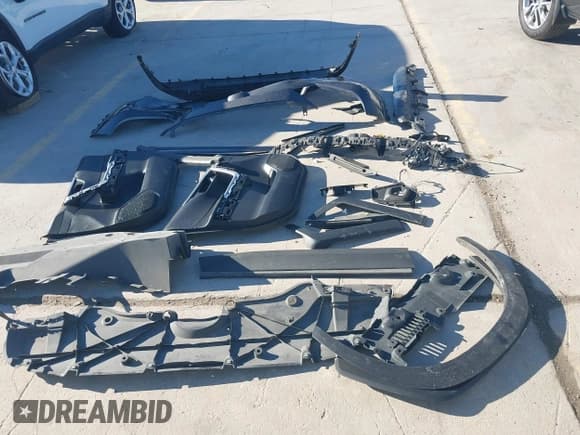 ✅ 2024 Toyota RAV4 XLE Premium • VIN: 2T3C1RFV5RC298640 • Lot: 43519245. Wystawiony na IAAI z przebiegiem 31 001 mil. Bezpłatny archiwum sprzedaży aukcyjnych z USA i szczegółowy raport historii pojazdu na DreamBid. Zdjęcie 18.