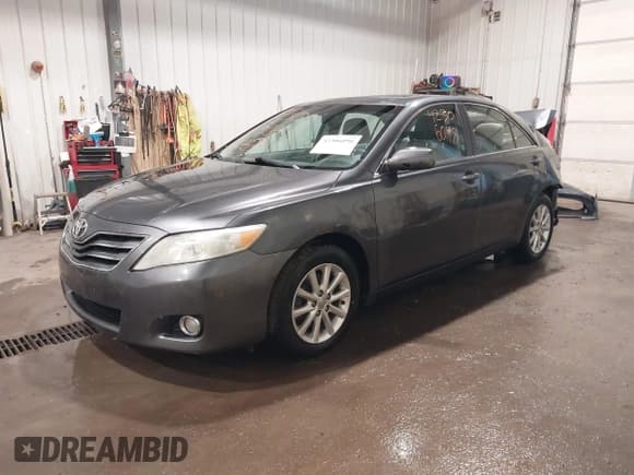 ✅ 2011 Toyota Camry LE • VIN: 4T1BK3EK2BU118105 • Lot: 42306098. Wystawiony na IAAI z przebiegiem 130 366 mil. Bezpłatny archiwum sprzedaży aukcyjnych z USA i szczegółowy raport historii pojazdu na DreamBid. Zdjęcie 2.