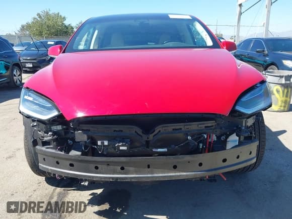 ✅ 2017 Tesla Model X 90D • VIN: 5YJXCBE2XHF040417 • Lot: 42826696. Wystawiony na IAAI z przebiegiem 43 624 mil. Bezpłatny archiwum sprzedaży aukcyjnych z USA i szczegółowy raport historii pojazdu na DreamBid. Zdjęcie 13.