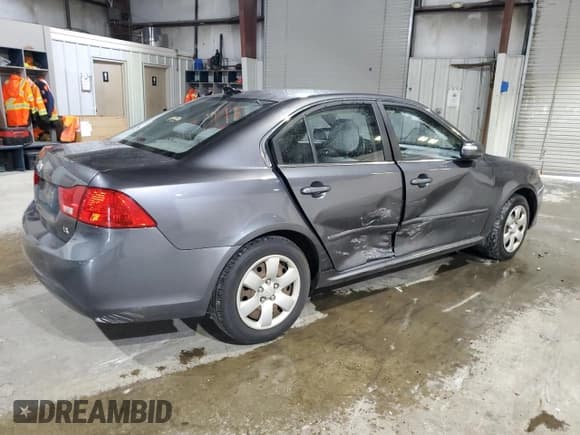 ✅ 2009 Kia Optima EX • VIN: KNAGE228X95301595 • Лот: 69548965. Опубликован ранее на Copart с пробегом 114 436 миль. Бесплатный доступ к архиву аукционных продаж из США и подробный отчёт об истории автомобиля на DreamBid. Изображение 3.