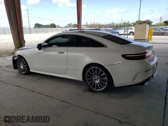 ✅ 2022 Mercedes-Benz E 450 • VIN: W1K1J5JB4NF176607 • Лот: 45903463. Опубликован ранее на Copart с пробегом 27 660 миль. Бесплатный доступ к архиву аукционных продаж из США и подробный отчёт об истории автомобиля на DreamBid. Изображение 2.