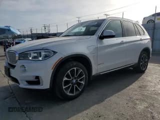 ✅ 2016 BMW X5 xDrive40e • VIN: 5UXKT0C55G0S76870 • Лот: 90933645. Опубликован ранее на Copart с пробегом 85 213 миль. Бесплатный доступ к архиву аукционных продаж из США и подробный отчёт об истории автомобиля на DreamBid. Изображение 1.