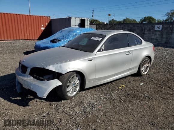 ✅ 2013 BMW 1 Series 128i • VIN: WBAUP9C57DVS94866 • Lot: 83225234. Listed on Copart with 122,106 mi. Free auction sales archive from the USA and detailed vehicle history report at DreamBid. Image 1.
