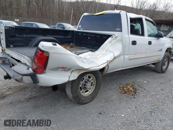 ✅ 2004 Chevrolet Silverado 2500HD LS • VIN: 1GCHK232X4F251181 • Lot: 43700423. Wystawiony na IAAI z przebiegiem 214 730 mil. Bezpłatny archiwum sprzedaży aukcyjnych z USA i szczegółowy raport historii pojazdu na DreamBid. Zdjęcie 4.