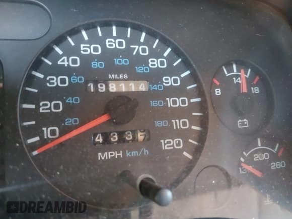 ✅ 1997 Dodge 1500 • VIN: 1B7HC13YXVJ586953 • Lot: 43641900. Wystawiony na IAAI z przebiegiem 198 114 mil. Bezpłatny archiwum sprzedaży aukcyjnych z USA i szczegółowy raport historii pojazdu na DreamBid. Zdjęcie 7.