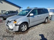 ✅ 2010 Dodge Grand Caravan SXT • VIN: 2D4RN5D11AR482917 • Лот: 89740315. Опубликован ранее на Copart с пробегом 249 343 миль. Бесплатный доступ к архиву аукционных продаж из США и подробный отчёт об истории автомобиля на DreamBid. Изображение 1.
