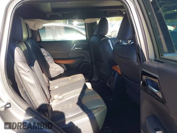 ✅ 2022 Mitsubishi Outlander SEL • VIN: JA4J3VA84NZ054251 • Lot: 43606853. Listed on IAAI with 40,882 mi. Free auction sales archive from the USA and detailed vehicle history report at DreamBid. Image 8.