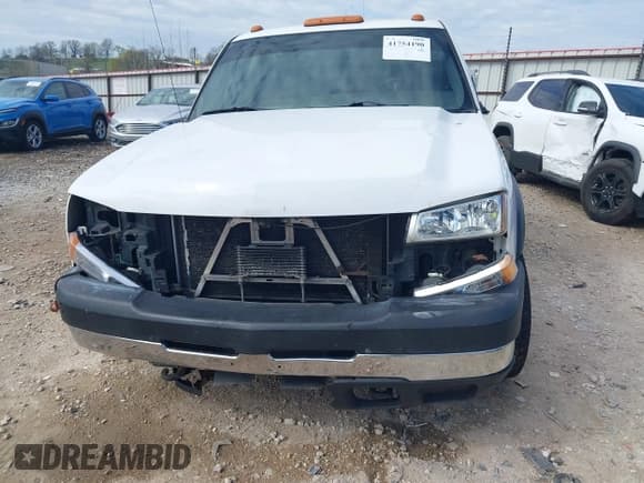 ✅ 2007 Chevrolet Silverado 2500HD Work Truck • VIN: 1GBHC24U97E196735 • Lot: 41754190. Wystawiony na IAAI z przebiegiem 288 326 mil. Bezpłatny archiwum sprzedaży aukcyjnych z USA i szczegółowy raport historii pojazdu na DreamBid. Zdjęcie 13.
