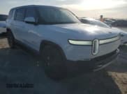 ✅ 2023 Rivian R1S Adventure • VIN: 7PDSGABAXPN004854 • Lot: 75369664. Wystawiony na Copart z przebiegiem Nie podano. Bezpłatny archiwum sprzedaży aukcyjnych z USA i szczegółowy raport historii pojazdu na DreamBid. Zdjęcie 4.
