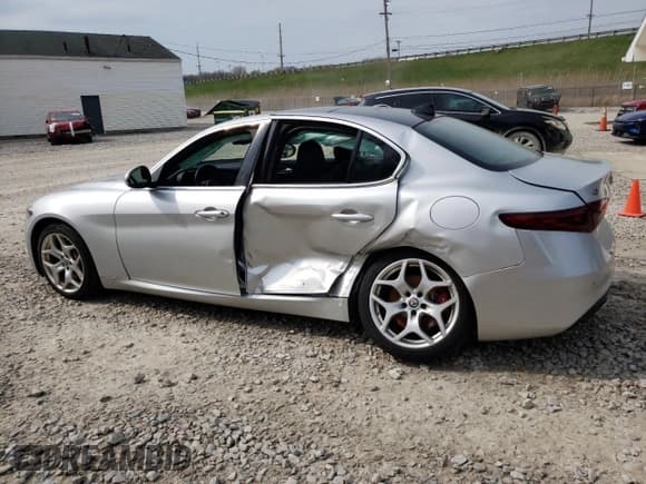 ✅ 2021 Alfa Romeo Giulia Ti • VIN: ZARFANBN2M7647094 • Lot: 54878495. Wystawiony na Copart z przebiegiem 34 909 mil. Bezpłatny archiwum sprzedaży aukcyjnych z USA i szczegółowy raport historii pojazdu na DreamBid. Zdjęcie 2.