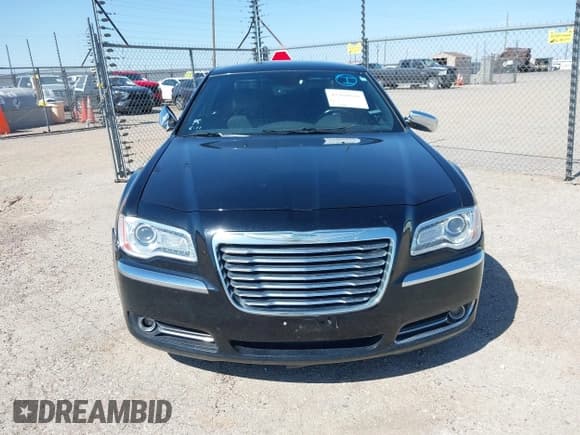 ✅ 2012 Chrysler 300 C • VIN: 2C3CCAET8CH309247 • Lot: 42460648. Listed on IAAI with 121,168 mi. Free auction sales archive from the USA and detailed vehicle history report at DreamBid. Image 6.