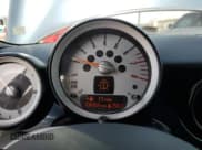 ✅ 2010 MINI Convertible S • VIN: WMWMS3C5XATY51076 • Lot: 48532735. Wystawiony na Copart z przebiegiem 104 901 mil. Bezpłatny archiwum sprzedaży aukcyjnych z USA i szczegółowy raport historii pojazdu na DreamBid. Zdjęcie 9.