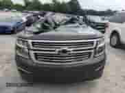 2017 Chevrolet Suburban Premier z VIN 1GNSCJKC7HR123032, wystawiony jako Copart lot #70243104 z przebiegiem Nie podano mil oraz Szkoda całkowita • Salvage title. Historia ofert i sprzedaży dostępna na DreamBid. Obrazek 5.