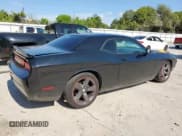 ✅ 2013 Dodge Challenger R/T Classic • VIN: 2C3CDYBT4DH685861 • Lot: 67073485. Wystawiony na Copart z przebiegiem 119 710 mil. Bezpłatny archiwum sprzedaży aukcyjnych z USA i szczegółowy raport historii pojazdu na DreamBid. Zdjęcie 3.