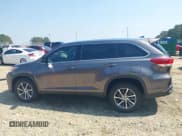 ✅ 2019 Toyota Highlander SE • VIN: 5TDKZRFH3KS558313 • Lot: 43241505. Listed on IAAI with 92,696 mi. Free auction sales archive from the USA and detailed vehicle history report at DreamBid. Image 14.