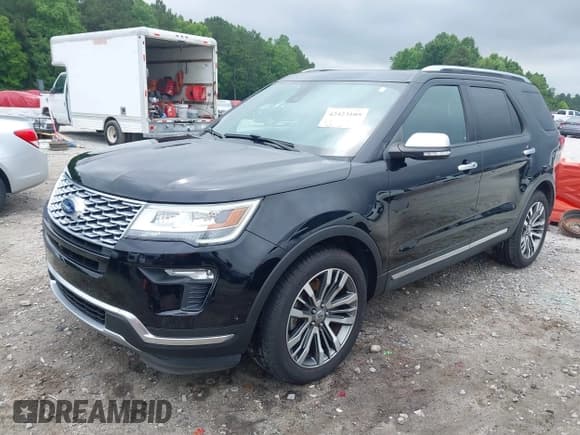 ✅ 2018 Ford Explorer Platinum • VIN: 1FM5K8HT6JGC53261 • Lot: 42423105. Wystawiony na IAAI z przebiegiem 76 694 mil. Bezpłatny archiwum sprzedaży aukcyjnych z USA i szczegółowy raport historii pojazdu na DreamBid. Zdjęcie 2.