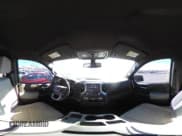 ✅ 2020 GMC Sierra 1500 SLE • VIN: 3GTU9BED0LG210421 • Лот: 41471994. Опубликован ранее на IAAI с пробегом 121 581 миль. Бесплатный доступ к архиву аукционных продаж из США и подробный отчёт об истории автомобиля на DreamBid. Изображение 19.