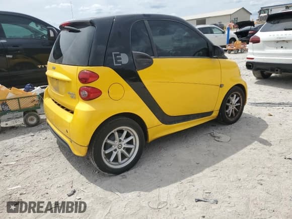 ✅ 2015 Smart fortwo Passion • VIN: WMEEJ9AAXFK831826 • Lot: 70655225. Listed on Copart with Not provided. Free auction sales archive from the USA and detailed vehicle history report at DreamBid. Image 3.