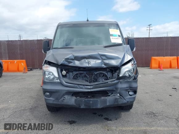 ✅ 2015 Mercedes-Benz Sprinter Passenger • VIN: WDZPE7DC1FP111850 • Lot: 41920037. Wystawiony na IAAI z przebiegiem 127 121 mil. Bezpłatny archiwum sprzedaży aukcyjnych z USA i szczegółowy raport historii pojazdu na DreamBid. Zdjęcie 12.