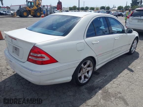 ✅ 2007 Mercedes-Benz C 230 Sport • VIN: WDBRF52H77F918808 • Lot: 41939637. Wystawiony na IAAI z przebiegiem 137 538 mil. Bezpłatny archiwum sprzedaży aukcyjnych z USA i szczegółowy raport historii pojazdu na DreamBid. Zdjęcie 4.
