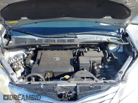 ✅ 2011 Toyota Sienna XLE • VIN: 5TDYK3DC4BS012512 • Lot: 43764837. Listed on IAAI with 291,739 mi. Free auction sales archive from the USA and detailed vehicle history report at DreamBid. Image 10.