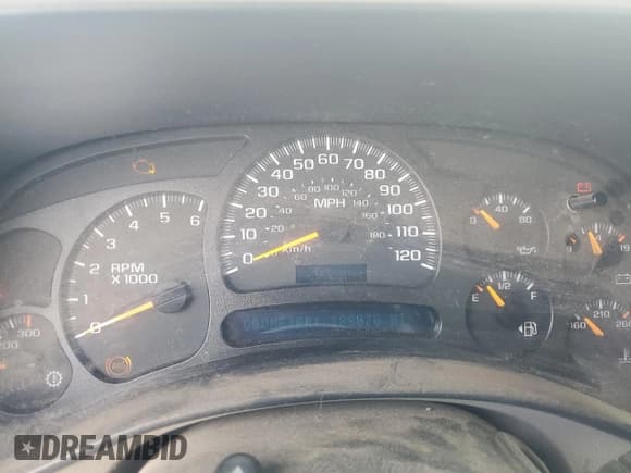 ✅ 2005 GMC Sierra 1500HD SLT • VIN: 1GTGK13U25F895511 • Lot: 72173084. Wystawiony na Copart z przebiegiem 188 070 mil. Bezpłatny archiwum sprzedaży aukcyjnych z USA i szczegółowy raport historii pojazdu na DreamBid. Zdjęcie 9.