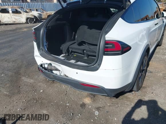 ✅ 2022 Tesla Model X • VIN: 7SAXCAE54NF362277 • Lot: 43643635. Wystawiony na IAAI z przebiegiem 53 073 mil. Bezpłatny archiwum sprzedaży aukcyjnych z USA i szczegółowy raport historii pojazdu na DreamBid. Zdjęcie 20.