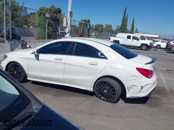 2015 Mercedes-Benz CLA 250 с VIN WDDSJ4EB5FN251623, выставлен на аукционе IAAI как лот 43335111 с пробегом 140 774 миль миль и . История ставок и продаж доступна на DreamBid. Изображение 14.