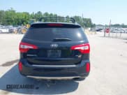 ✅ 2015 Kia Sorento SX • VIN: 5XYKWDA76FG551840 • Lot: 42607814. Wystawiony na IAAI z przebiegiem 199 644 mil. Bezpłatny archiwum sprzedaży aukcyjnych z USA i szczegółowy raport historii pojazdu na DreamBid. Zdjęcie 16.