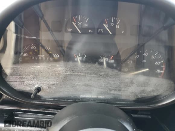 ✅ 1987 Alfa Romeo Spider Graduate • VIN: ZARBA5649H1046144 • Lot: 74729534. Wystawiony na Copart z przebiegiem 28 579 mil. Bezpłatny archiwum sprzedaży aukcyjnych z USA i szczegółowy raport historii pojazdu na DreamBid. Zdjęcie 9.