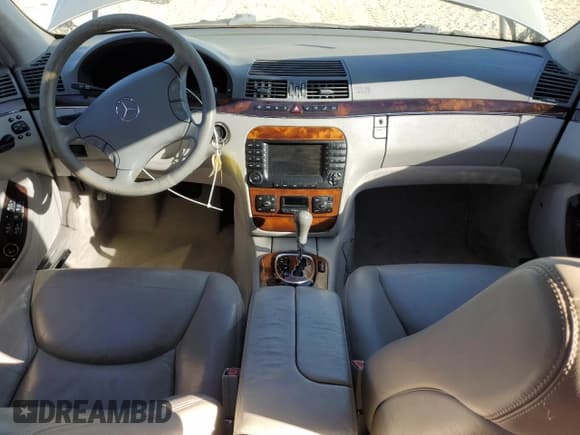 ✅ 2004 Mercedes-Benz S 500 • VIN: WDBNG75J74A391335 • Lot: 89868535. Wystawiony na Copart z przebiegiem Nie podano. Bezpłatny archiwum sprzedaży aukcyjnych z USA i szczegółowy raport historii pojazdu na DreamBid. Zdjęcie 8.