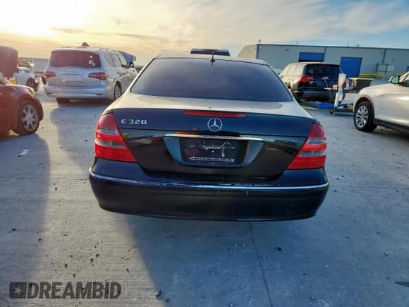 ✅ 2004 Mercedes-Benz E 320 • VIN: WDBUF65J24A505394 • Lot: 92250835. Wystawiony na Copart z przebiegiem 171 946 mil. Bezpłatny archiwum sprzedaży aukcyjnych z USA i szczegółowy raport historii pojazdu na DreamBid. Zdjęcie 6.