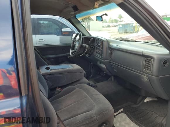 ✅ 2000 Chevrolet Silverado 1500 • VIN: 1GCEC14V1YZ223423 • Лот: 74872914. Опубликован ранее на Copart с пробегом Не указан. Бесплатный доступ к архиву аукционных продаж из США и подробный отчёт об истории автомобиля на DreamBid. Изображение 10.