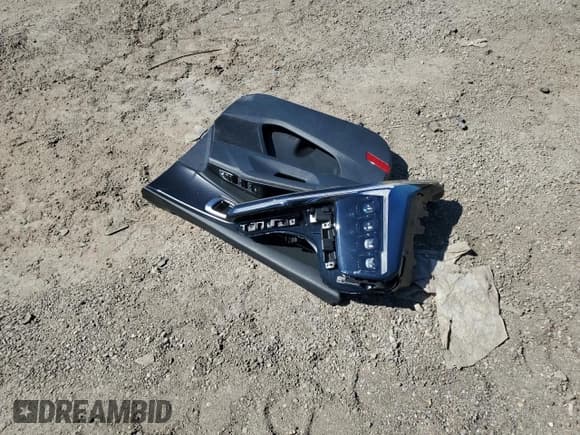 ✅ 2025 Kia Sorento LX • VIN: 5XYRG4JC6SG388688 • Лот: 86437745. Опубликован ранее на Copart с пробегом 4 848 миль. Бесплатный доступ к архиву аукционных продаж из США и подробный отчёт об истории автомобиля на DreamBid. Изображение 12.