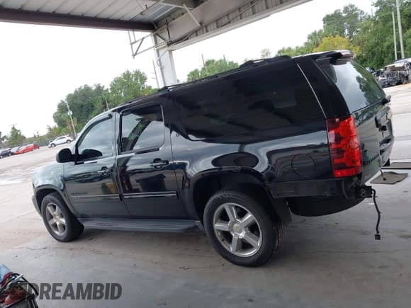 ✅ 2011 Chevrolet Suburban LT • VIN: 1GNSCJE07BR402263 • Lot: 43556526. Listed on IAAI with 151,634 mi. Free auction sales archive from the USA and detailed vehicle history report at DreamBid. Image 14.