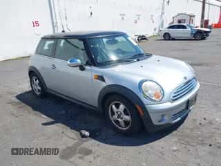 2009 MINI Hardtop with VIN WMWMF335X9TU71767, listed as a IAAI auction lot 42696886 with 105,408 mi miles and . Bid and sale history available at DreamBid. Image 1.
