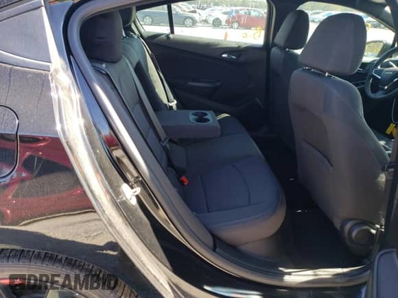 2018 Chevrolet Cruze LT z VIN 1G1BE5SM3J7177585, wystawiony jako Copart lot #64793912 z przebiegiem Nie podano mil oraz . Historia ofert i sprzedaży dostępna na DreamBid. Obrazek 6.