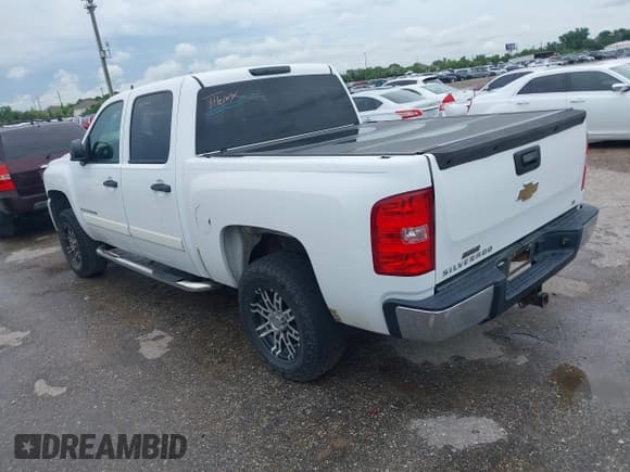 ✅ 2007 Chevrolet Silverado 1500 1LT • VIN: 2GCEC13J971531770 • Lot: 42486035. Wystawiony na IAAI z przebiegiem 401 722 mil. Bezpłatny archiwum sprzedaży aukcyjnych z USA i szczegółowy raport historii pojazdu na DreamBid. Zdjęcie 3.