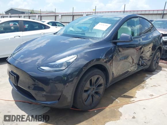 ✅ 2024 Tesla Model Y • VIN: 7SAYGDED6RF105712 • Lot: 42426766. Wystawiony na IAAI z przebiegiem 12 527 mil. Bezpłatny archiwum sprzedaży aukcyjnych z USA i szczegółowy raport historii pojazdu na DreamBid. Zdjęcie 2.